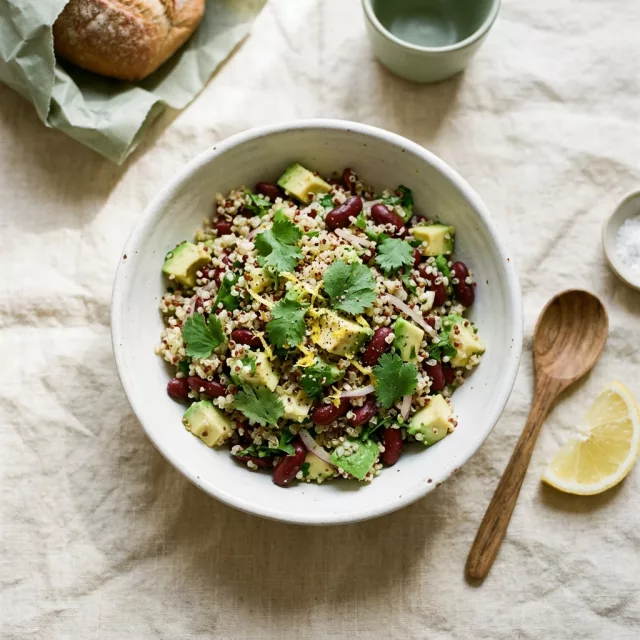 Salade quinoa, avocat & haricots rouges